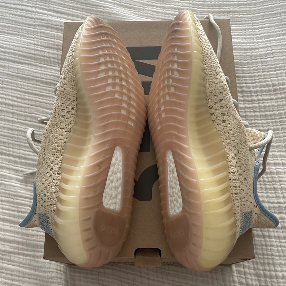 Yeezy Boost 350 V2 - Picture 7 of 7